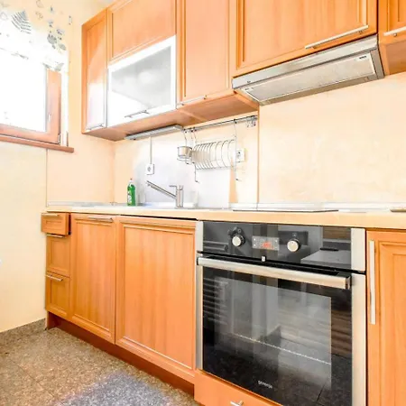 2bdr Location Acs Separate Kitchen Apartment